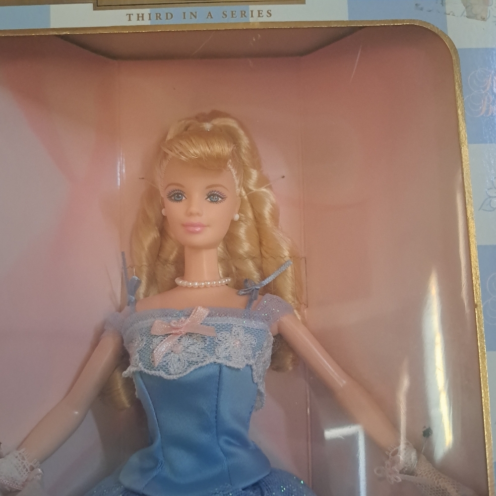 Birthday Wishes Barbie, 2001 - Picture 3 of 7